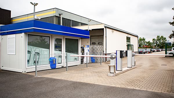 Car park check-in with car